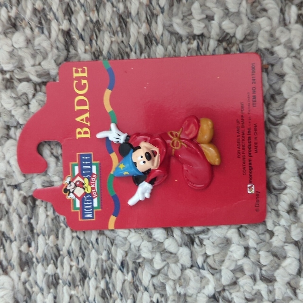 NWT Classic Vintage Mickey Mouse pin. Disney pin. Mickey Mouse.